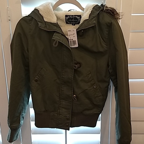 Forever 21 Jackets & Blazers - F21 Jacket with detachable faux fur on hood